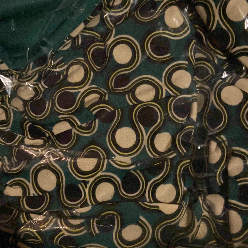 Green Ruched Dress With Slit - Picture 6 of 6